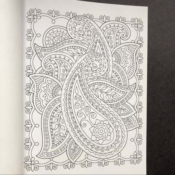 MEHNDI DESIGNS COLOURING BOOK like new - Picture 7 of 11